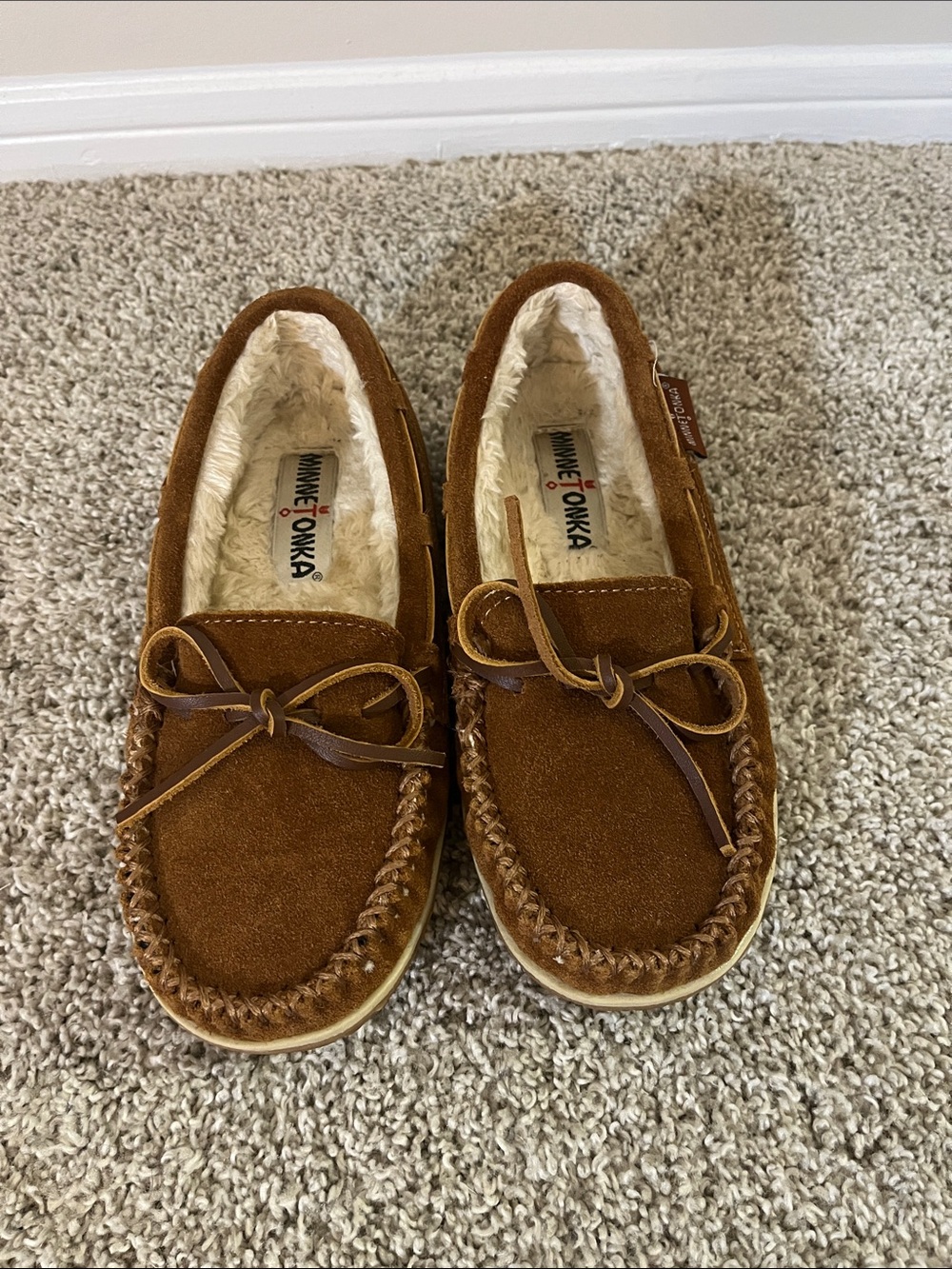 Minnetonka Women’s Chestnut Suede Moccasin Slippers
